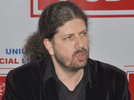 Cernea, cu insigna lui Obama în piept: 